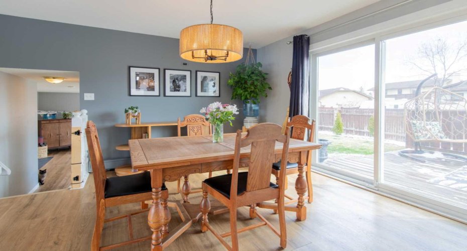 19 Beaverbrook Bay, Lethbridge, Alberta T1H 5Z6, 4 Bedrooms Bedrooms, ,4 BathroomsBathrooms,Residential,For Sale,Beaverbrook,A2303128