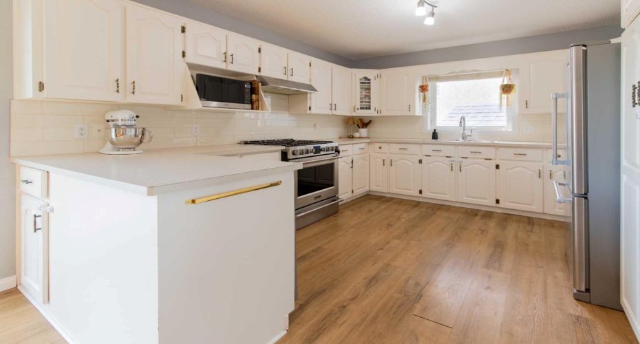 19 Beaverbrook Bay, Lethbridge, Alberta T1H 5Z6, 4 Bedrooms Bedrooms, ,4 BathroomsBathrooms,Residential,For Sale,Beaverbrook,A2303128