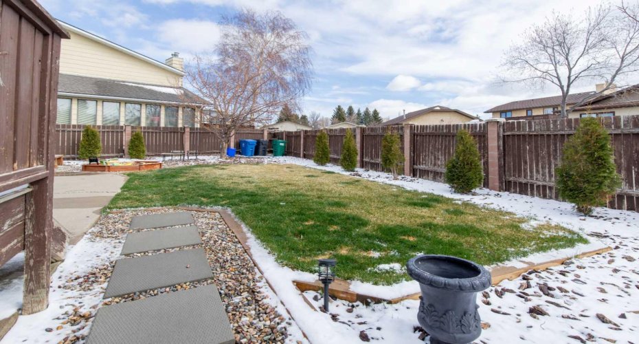 19 Beaverbrook Bay, Lethbridge, Alberta T1H 5Z6, 4 Bedrooms Bedrooms, ,4 BathroomsBathrooms,Residential,For Sale,Beaverbrook,A2303128