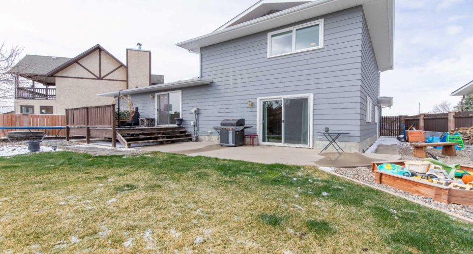 19 Beaverbrook Bay, Lethbridge, Alberta T1H 5Z6, 4 Bedrooms Bedrooms, ,4 BathroomsBathrooms,Residential,For Sale,Beaverbrook,A2303128