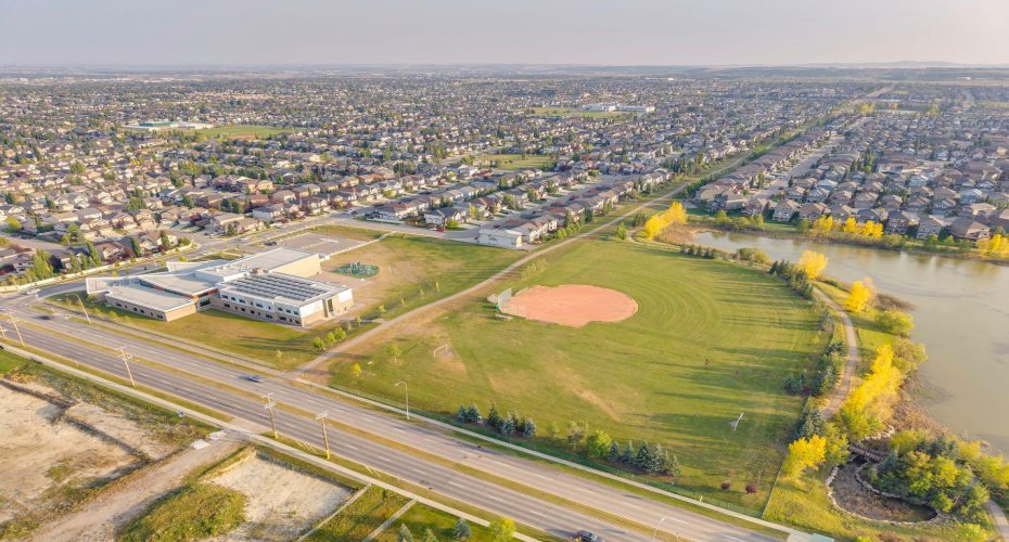 2518 Fish Creek Boulevard, Calgary, Alberta T2Y4T5, 2 Bedrooms Bedrooms, ,2 BathroomsBathrooms,Residential,For Sale,Fish Creek,A2303355