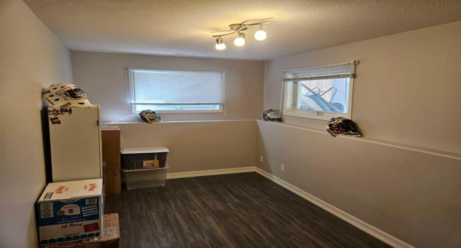 58 HERITAGE Circle, Lethbridge, Alberta T9K 7T3, 5 Bedrooms Bedrooms, ,3 BathroomsBathrooms,Residential,For Sale,HERITAGE,A2303370