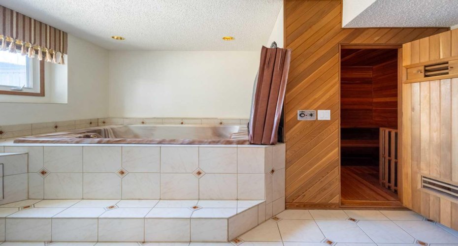 108 Woodmont Drive, Calgary, Alberta T2W 4M3, 3 Bedrooms Bedrooms, ,3 BathroomsBathrooms,Residential,For Sale, Woodmont,A2303386