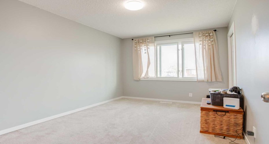 114 Laval Court, Lethbridge, Alberta T1K 4G3, 5 Bedrooms Bedrooms, ,3 BathroomsBathrooms,Residential,For Sale,Laval,A2303387