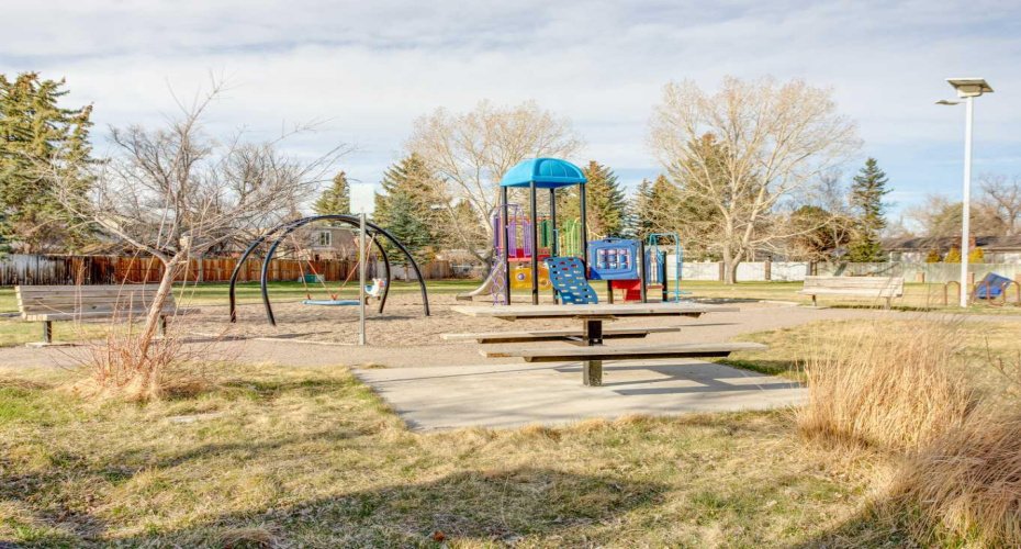 114 Laval Court, Lethbridge, Alberta T1K 4G3, 5 Bedrooms Bedrooms, ,3 BathroomsBathrooms,Residential,For Sale,Laval,A2303387