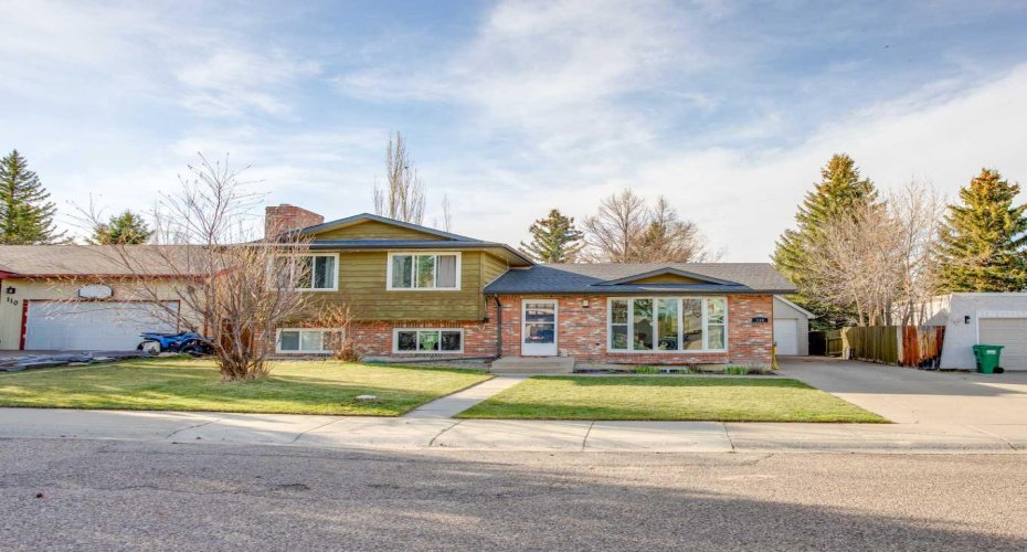 114 Laval Court, Lethbridge, Alberta T1K 4G3, 5 Bedrooms Bedrooms, ,3 BathroomsBathrooms,Residential,For Sale,Laval,A2303387