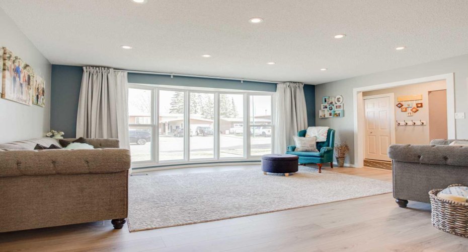 114 Laval Court, Lethbridge, Alberta T1K 4G3, 5 Bedrooms Bedrooms, ,3 BathroomsBathrooms,Residential,For Sale,Laval,A2303387