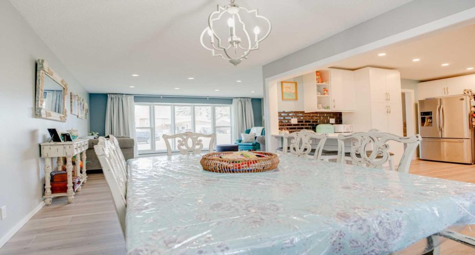 114 Laval Court, Lethbridge, Alberta T1K 4G3, 5 Bedrooms Bedrooms, ,3 BathroomsBathrooms,Residential,For Sale,Laval,A2303387