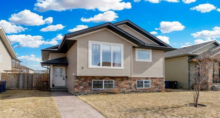 9 Cedar Crescent, Blackfalds, Alberta T0M 0J0, 3 Bedrooms Bedrooms, ,2 BathroomsBathrooms,Residential,For Sale,Cedar,A2303398