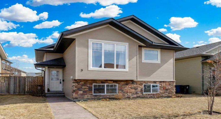 9 Cedar Crescent, Blackfalds, Alberta T0M 0J0, 3 Bedrooms Bedrooms, ,2 BathroomsBathrooms,Residential,For Sale,Cedar,A2303398
