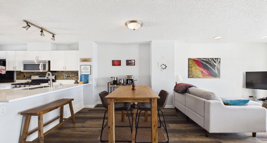 47 Toscana Gardens, Calgary, Alberta T3L 3C2, 2 Bedrooms Bedrooms, ,3 BathroomsBathrooms,Residential,For Sale,Toscana,A2303418