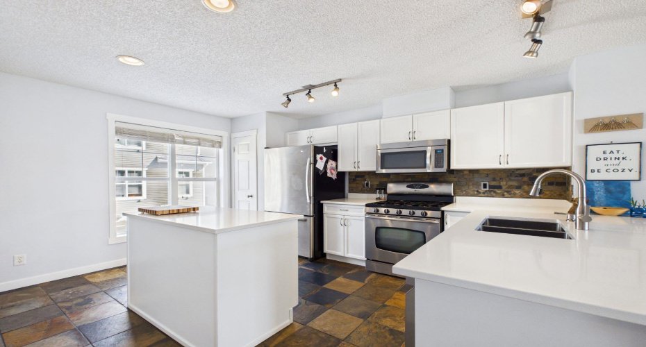 47 Toscana Gardens, Calgary, Alberta T3L 3C2, 2 Bedrooms Bedrooms, ,3 BathroomsBathrooms,Residential,For Sale,Toscana,A2303418