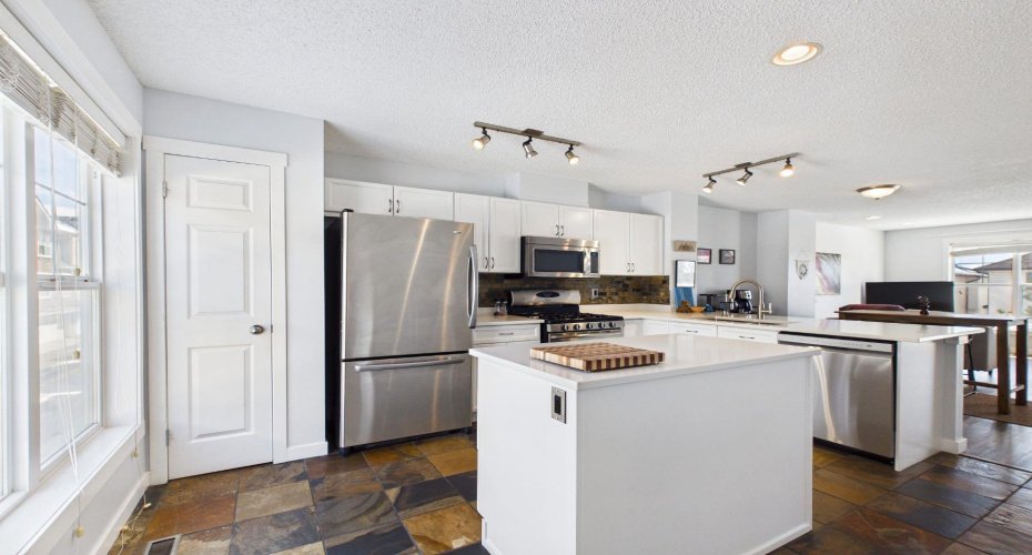 47 Toscana Gardens, Calgary, Alberta T3L 3C2, 2 Bedrooms Bedrooms, ,3 BathroomsBathrooms,Residential,For Sale,Toscana,A2303418