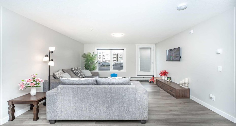 6118 80 Avenue, Calgary, Alberta T3J 0S6, 2 Bedrooms Bedrooms, ,2 BathroomsBathrooms,Residential,For Sale,80,A2303427