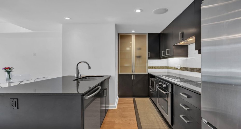 888 4 Avenue, Calgary, Alberta T2P0V2, 1 Bedroom Bedrooms, ,1 BathroomBathrooms,Residential,For Sale,4,A2303437