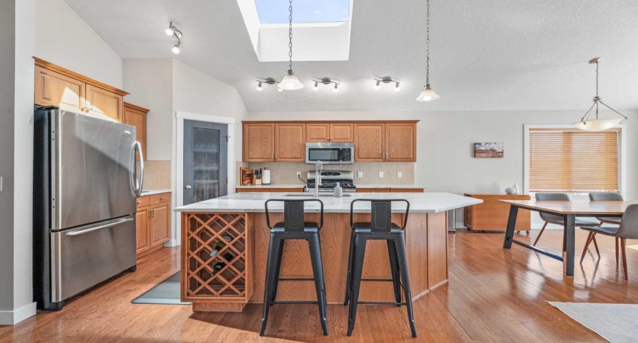 611 Cavendish Beach Bay, Chestermere, Alberta T1X 1H9, 2 Bedrooms Bedrooms, ,2 BathroomsBathrooms,Residential,For Sale,Cavendish Beach,A2303442