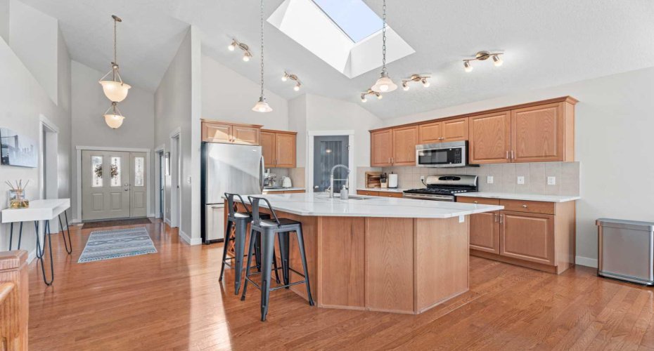 611 Cavendish Beach Bay, Chestermere, Alberta T1X 1H9, 2 Bedrooms Bedrooms, ,2 BathroomsBathrooms,Residential,For Sale,Cavendish Beach,A2303442