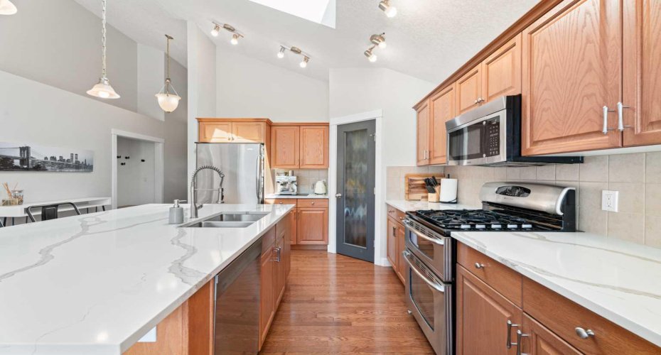 611 Cavendish Beach Bay, Chestermere, Alberta T1X 1H9, 2 Bedrooms Bedrooms, ,2 BathroomsBathrooms,Residential,For Sale,Cavendish Beach,A2303442