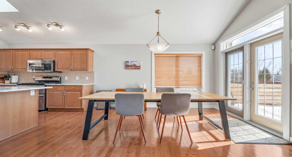 611 Cavendish Beach Bay, Chestermere, Alberta T1X 1H9, 2 Bedrooms Bedrooms, ,2 BathroomsBathrooms,Residential,For Sale,Cavendish Beach,A2303442