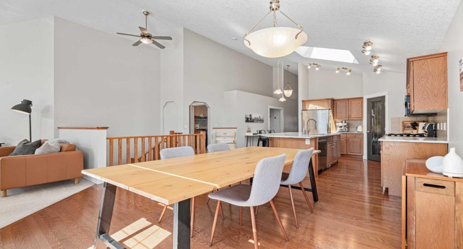 611 Cavendish Beach Bay, Chestermere, Alberta T1X 1H9, 2 Bedrooms Bedrooms, ,2 BathroomsBathrooms,Residential,For Sale,Cavendish Beach,A2303442