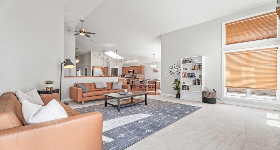 611 Cavendish Beach Bay, Chestermere, Alberta T1X 1H9, 2 Bedrooms Bedrooms, ,2 BathroomsBathrooms,Residential,For Sale,Cavendish Beach,A2303442