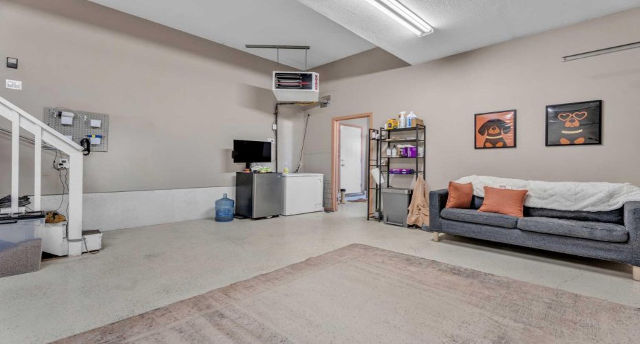 611 Cavendish Beach Bay, Chestermere, Alberta T1X 1H9, 2 Bedrooms Bedrooms, ,2 BathroomsBathrooms,Residential,For Sale,Cavendish Beach,A2303442