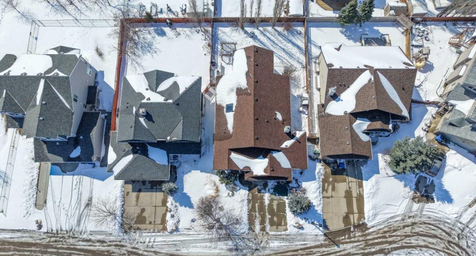 611 Cavendish Beach Bay, Chestermere, Alberta T1X 1H9, 2 Bedrooms Bedrooms, ,2 BathroomsBathrooms,Residential,For Sale,Cavendish Beach,A2303442