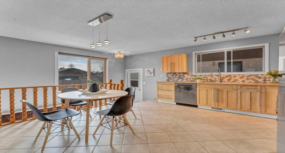 17 Ross Haven Court, Medicine Hat, Alberta T1B 3B3, 3 Bedrooms Bedrooms, ,2 BathroomsBathrooms,Residential,For Sale,Ross Haven,A2303451