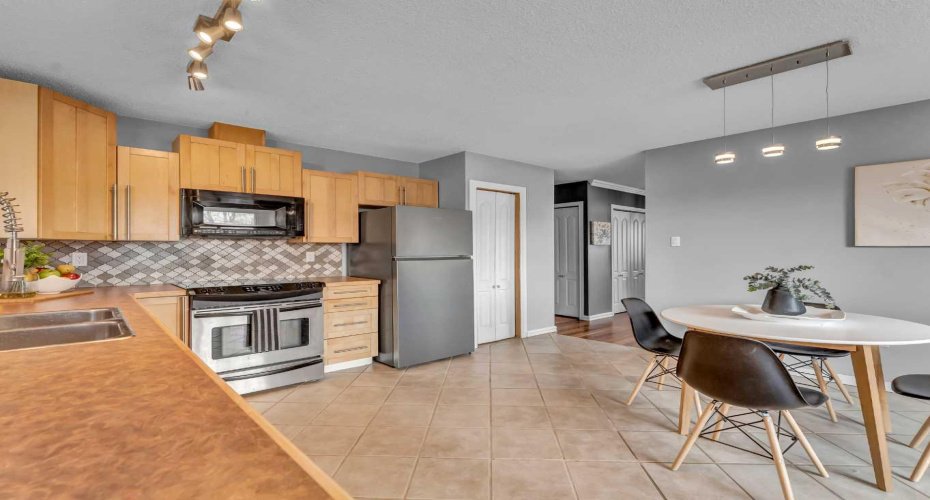 17 Ross Haven Court, Medicine Hat, Alberta T1B 3B3, 3 Bedrooms Bedrooms, ,2 BathroomsBathrooms,Residential,For Sale,Ross Haven,A2303451