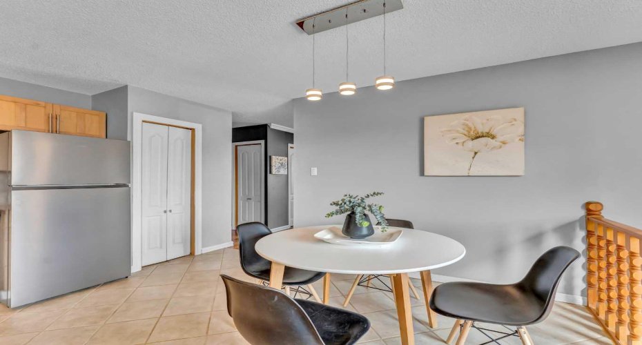 17 Ross Haven Court, Medicine Hat, Alberta T1B 3B3, 3 Bedrooms Bedrooms, ,2 BathroomsBathrooms,Residential,For Sale,Ross Haven,A2303451