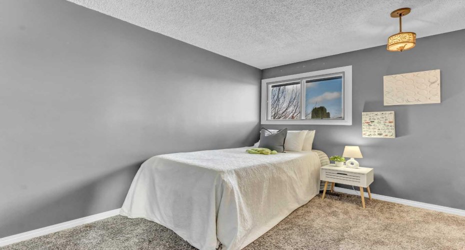 17 Ross Haven Court, Medicine Hat, Alberta T1B 3B3, 3 Bedrooms Bedrooms, ,2 BathroomsBathrooms,Residential,For Sale,Ross Haven,A2303451