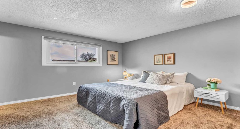 17 Ross Haven Court, Medicine Hat, Alberta T1B 3B3, 3 Bedrooms Bedrooms, ,2 BathroomsBathrooms,Residential,For Sale,Ross Haven,A2303451