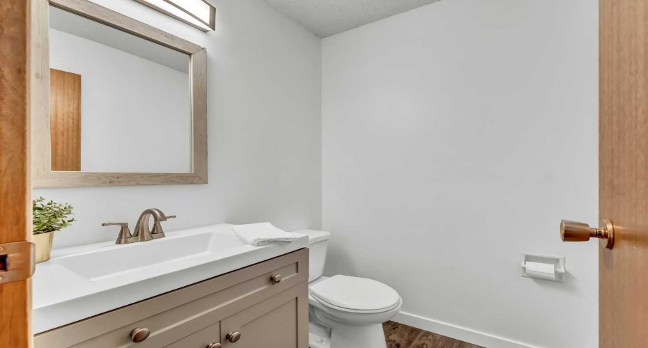 17 Ross Haven Court, Medicine Hat, Alberta T1B 3B3, 3 Bedrooms Bedrooms, ,2 BathroomsBathrooms,Residential,For Sale,Ross Haven,A2303451