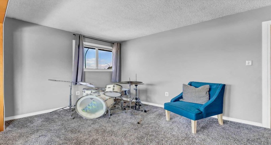 17 Ross Haven Court, Medicine Hat, Alberta T1B 3B3, 3 Bedrooms Bedrooms, ,2 BathroomsBathrooms,Residential,For Sale,Ross Haven,A2303451