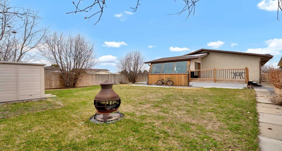 17 Ross Haven Court, Medicine Hat, Alberta T1B 3B3, 3 Bedrooms Bedrooms, ,2 BathroomsBathrooms,Residential,For Sale,Ross Haven,A2303451