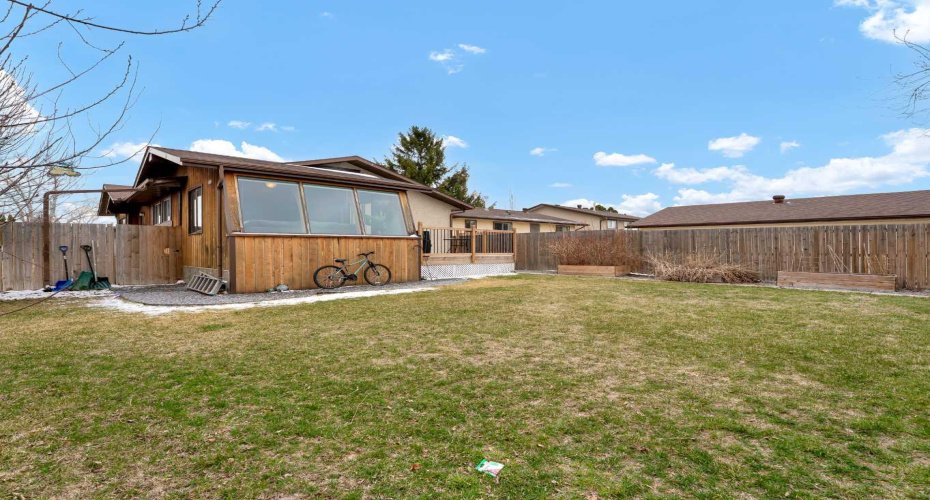 17 Ross Haven Court, Medicine Hat, Alberta T1B 3B3, 3 Bedrooms Bedrooms, ,2 BathroomsBathrooms,Residential,For Sale,Ross Haven,A2303451