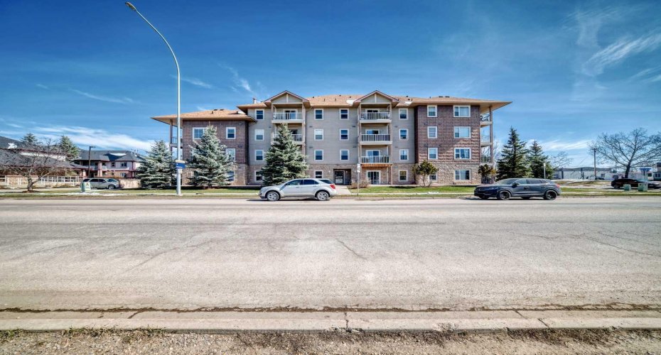 174 N Railway Street, Okotoks, Alberta T1S 0E2, 2 Bedrooms Bedrooms, ,2 BathroomsBathrooms,Residential,For Sale,N Railway,A2303479