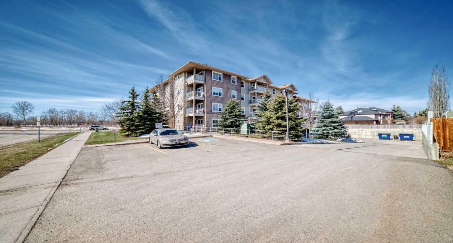 174 N Railway Street, Okotoks, Alberta T1S 0E2, 2 Bedrooms Bedrooms, ,2 BathroomsBathrooms,Residential,For Sale,N Railway,A2303479