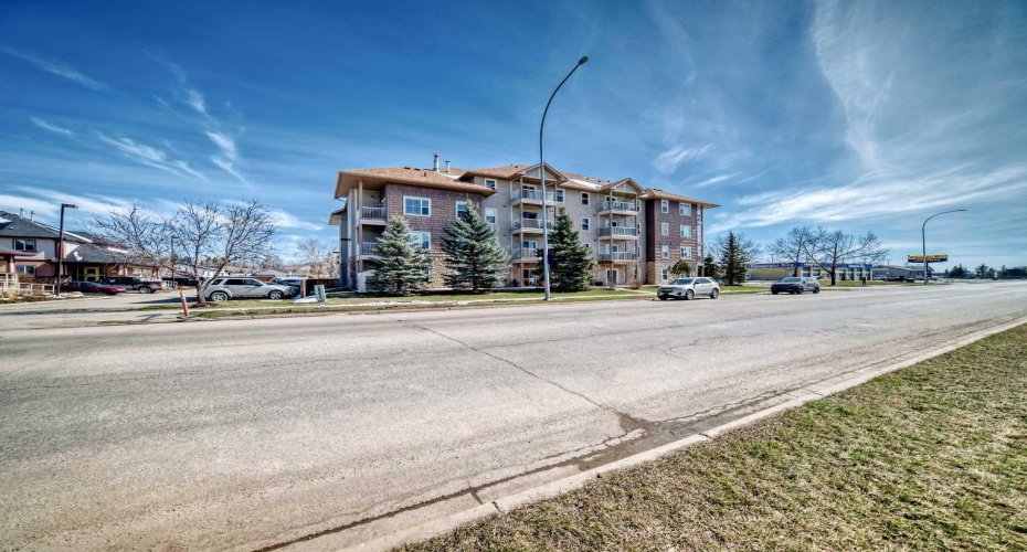 174 N Railway Street, Okotoks, Alberta T1S 0E2, 2 Bedrooms Bedrooms, ,2 BathroomsBathrooms,Residential,For Sale,N Railway,A2303479