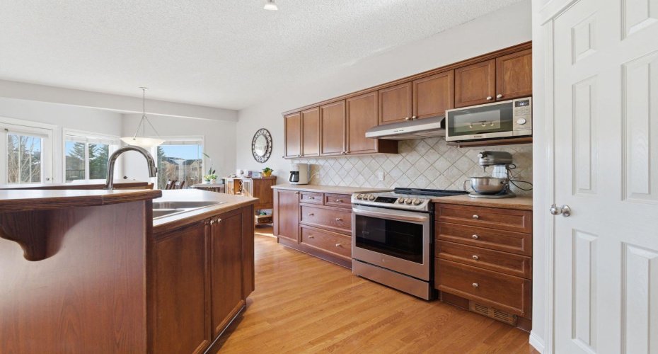 12 Crystal Shores Place, Okotoks, Alberta T1S 2G3, 5 Bedrooms Bedrooms, ,4 BathroomsBathrooms,Residential,For Sale,Crystal Shores,A2302441