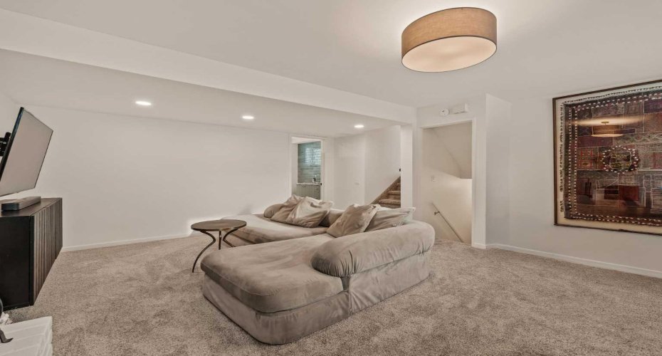 212 Vantage Place, Calgary, Alberta T3A1X9, 4 Bedrooms Bedrooms, ,3 BathroomsBathrooms,Residential,For Sale,Vantage,A2303575