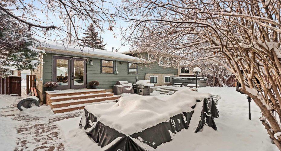 212 Vantage Place, Calgary, Alberta T3A1X9, 4 Bedrooms Bedrooms, ,3 BathroomsBathrooms,Residential,For Sale,Vantage,A2303575