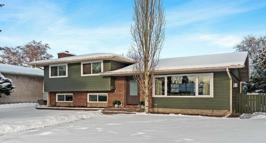 212 Vantage Place, Calgary, Alberta T3A1X9, 4 Bedrooms Bedrooms, ,3 BathroomsBathrooms,Residential,For Sale,Vantage,A2303575