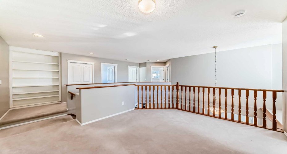 141 Somerglen Way, Calgary, Alberta T2Y 4B2, 4 Bedrooms Bedrooms, ,3 BathroomsBathrooms,Residential,For Sale,Somerglen,A2303715