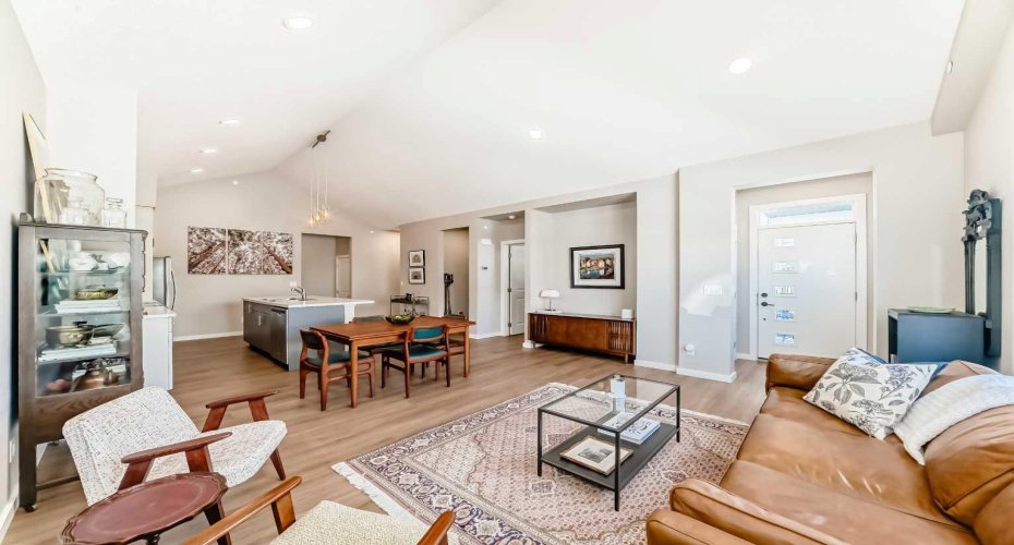 277 Lucas Avenue, Calgary, Alberta T3P 1S3, 2 Bedrooms Bedrooms, ,3 BathroomsBathrooms,Residential,For Sale,Lucas,A2303719