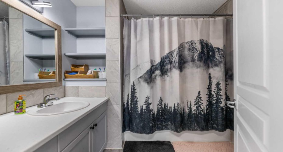 328 RainBow Falls Way, Chestermere, Alberta T1X 1W5, 4 Bedrooms Bedrooms, ,4 BathroomsBathrooms,Residential,For Sale,RainBow Falls,A2303773