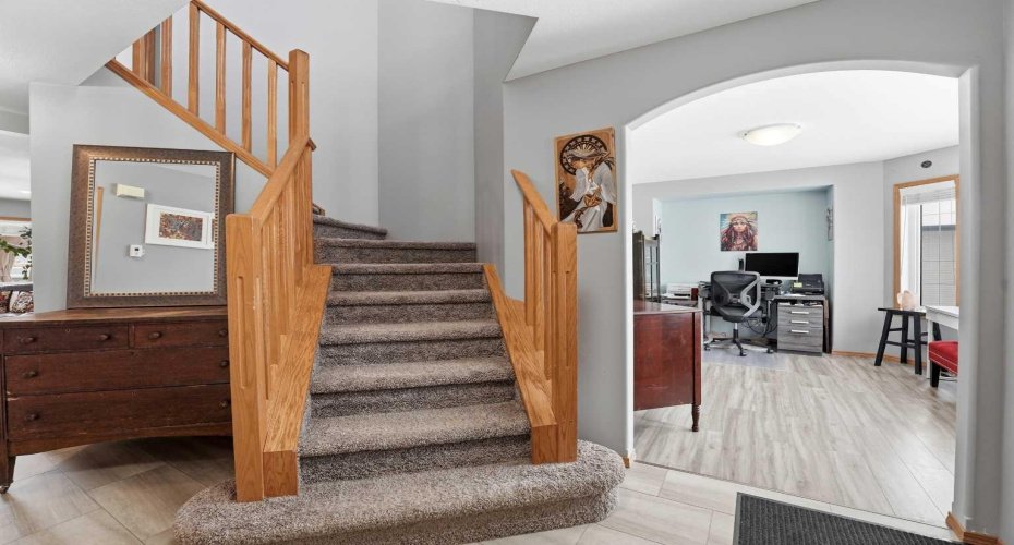 5 Lincoln Street, Sylvan Lake, Alberta T4S 2R1, 5 Bedrooms Bedrooms, ,4 BathroomsBathrooms,Residential,For Sale,Lincoln,A2288595