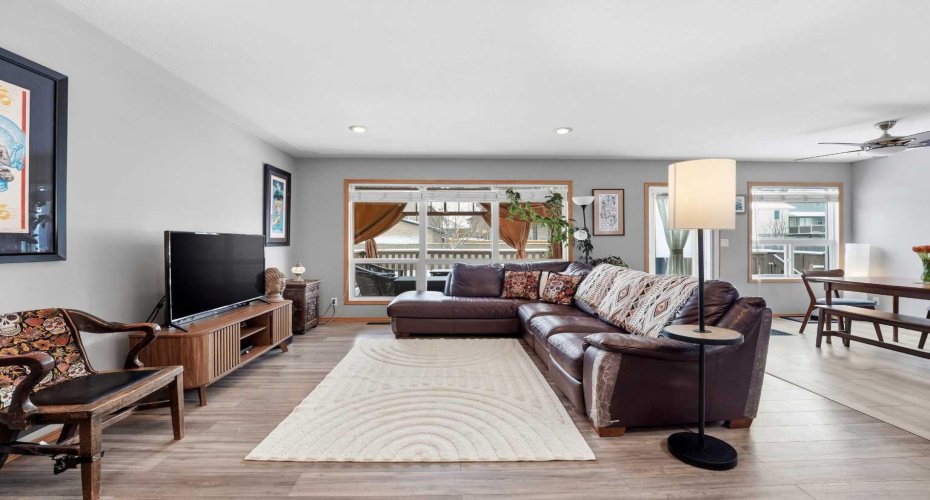 5 Lincoln Street, Sylvan Lake, Alberta T4S 2R1, 5 Bedrooms Bedrooms, ,4 BathroomsBathrooms,Residential,For Sale,Lincoln,A2288595