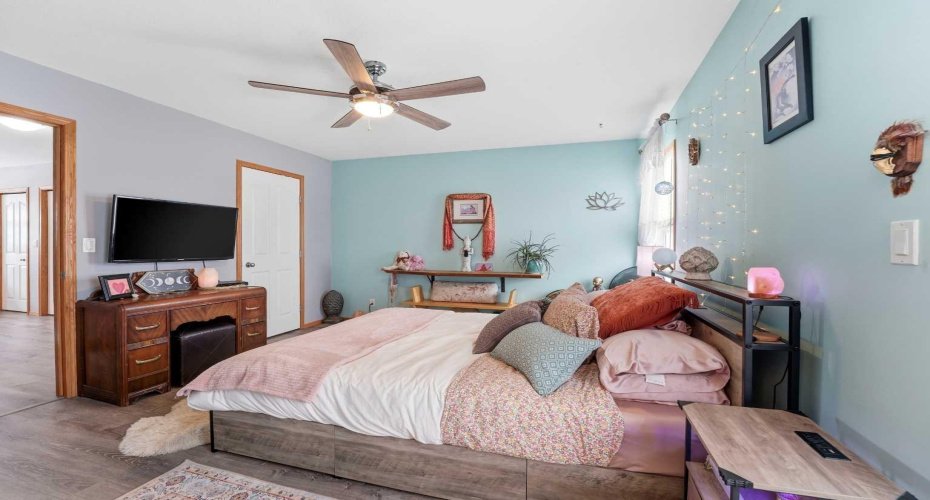 5 Lincoln Street, Sylvan Lake, Alberta T4S 2R1, 5 Bedrooms Bedrooms, ,4 BathroomsBathrooms,Residential,For Sale,Lincoln,A2288595