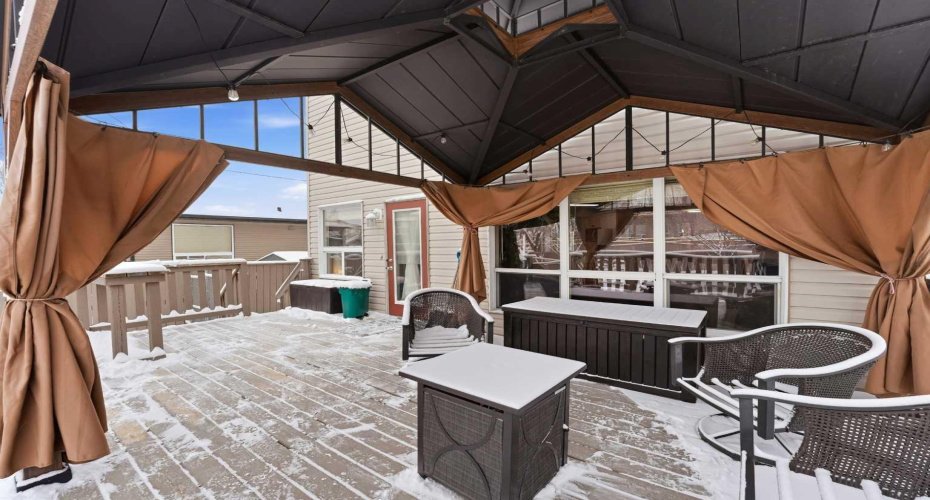 5 Lincoln Street, Sylvan Lake, Alberta T4S 2R1, 5 Bedrooms Bedrooms, ,4 BathroomsBathrooms,Residential,For Sale,Lincoln,A2288595